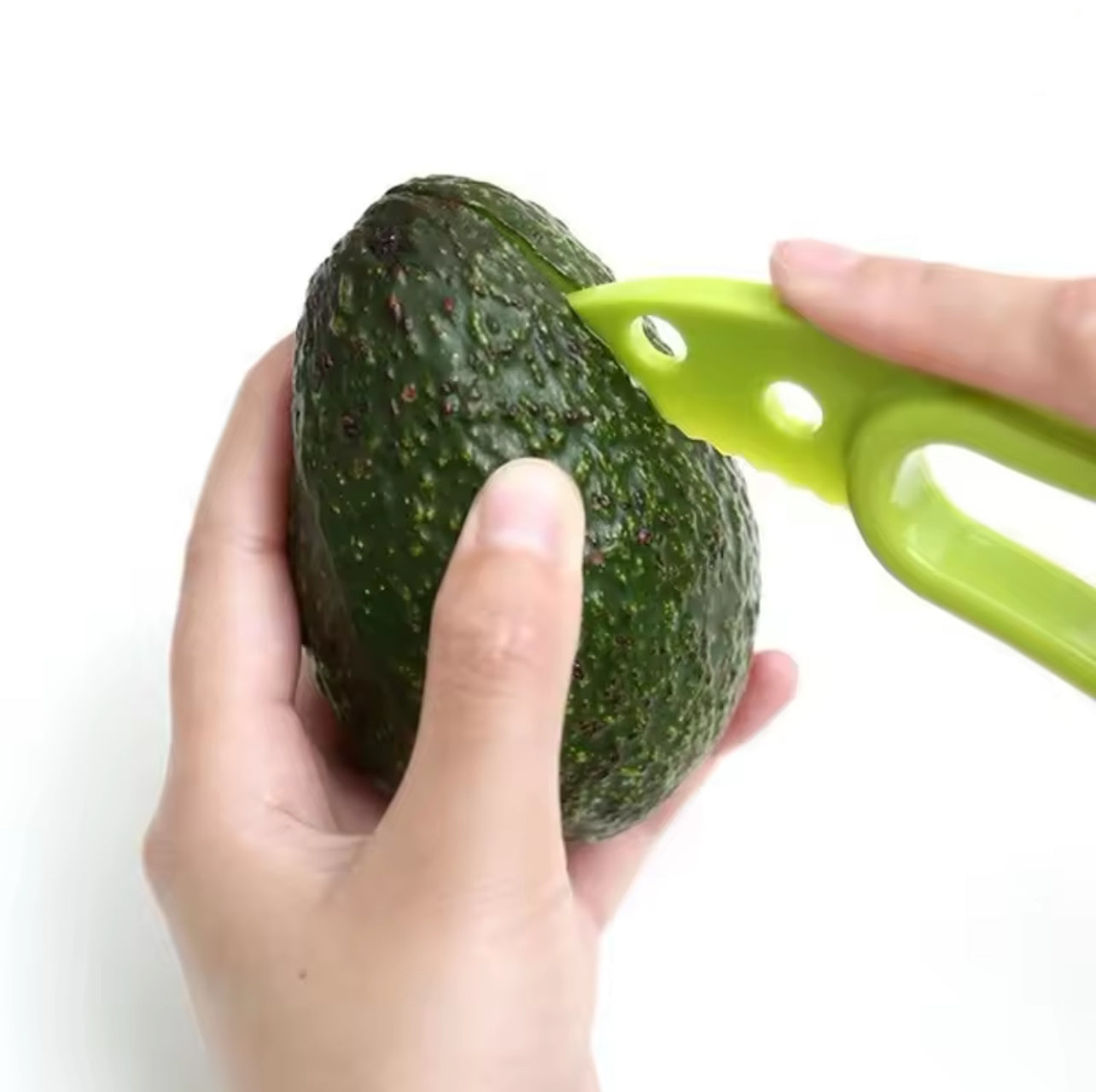 דוגמא לשימוש בחיתוך ב קולפן אבוקדו מקצועי לבישול וקילוף במטבח