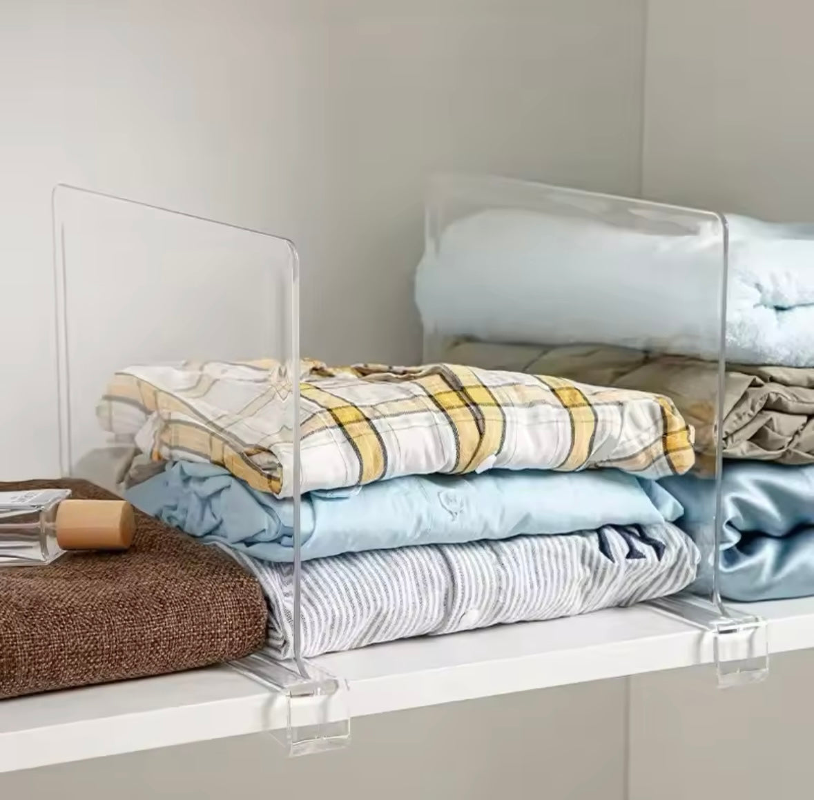 זוג מחיצה שקופה לארגון מדפים – פתרון מודולרי לשמירה על סדר במטבח, בארון ובמשרד