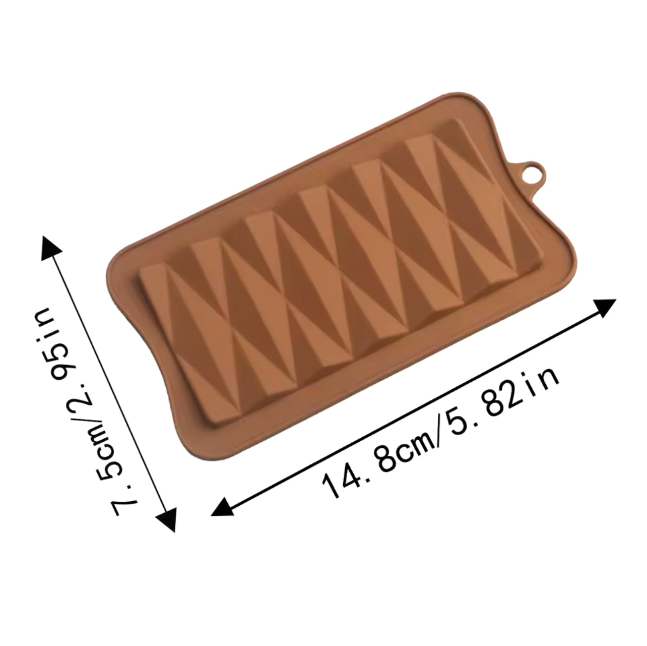 מידות של תבנית סיליקון לאפייה ולקינוחים של שוקולד ביתי ואיכותי בצורת משולשים 